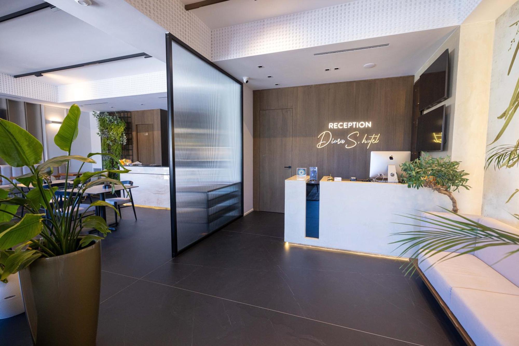 Diora's And Hotell 5*