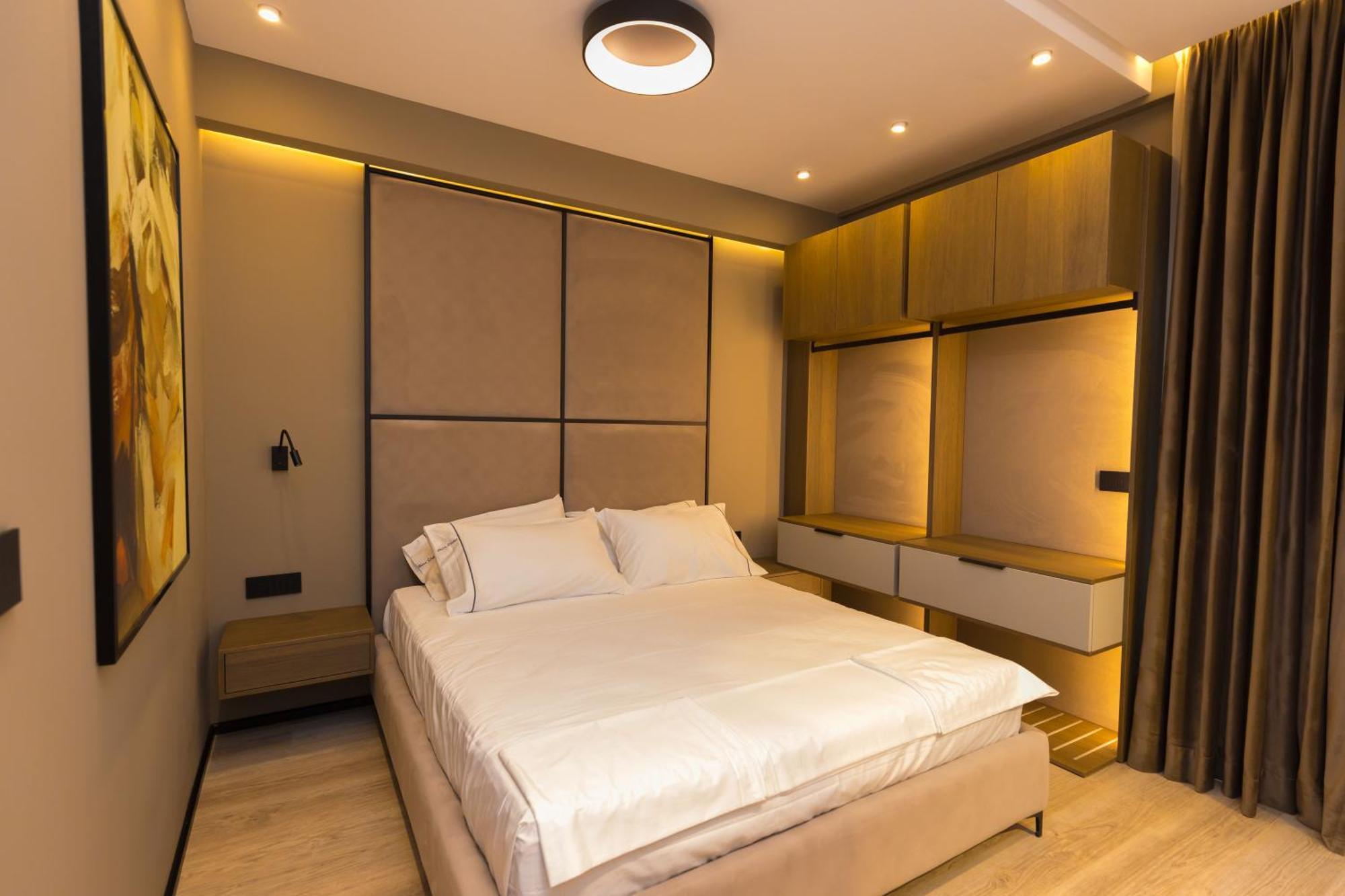 Diora's And Hotell Vlorë