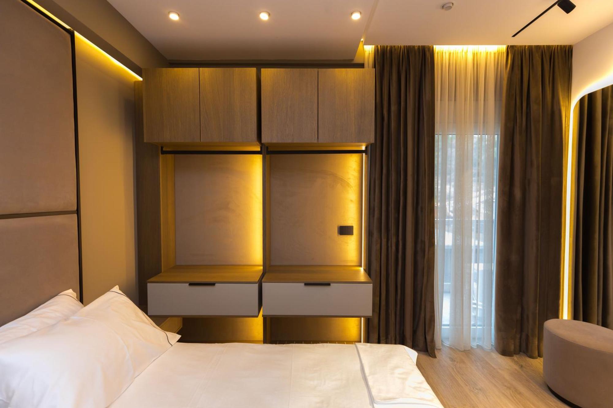 Diora's And Hotell 5*