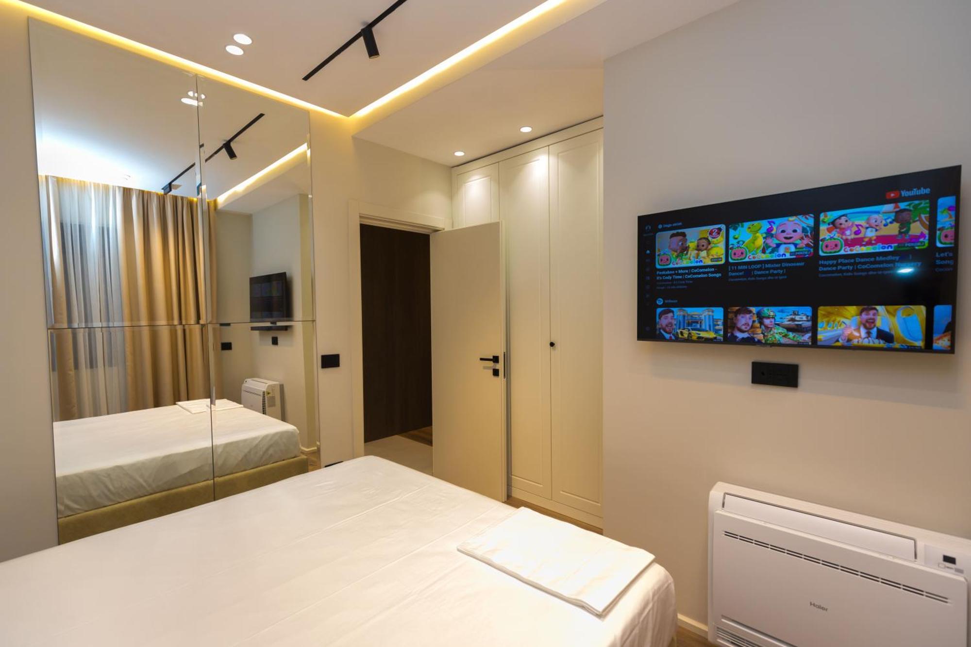 Diora's And Hotell Vlorë